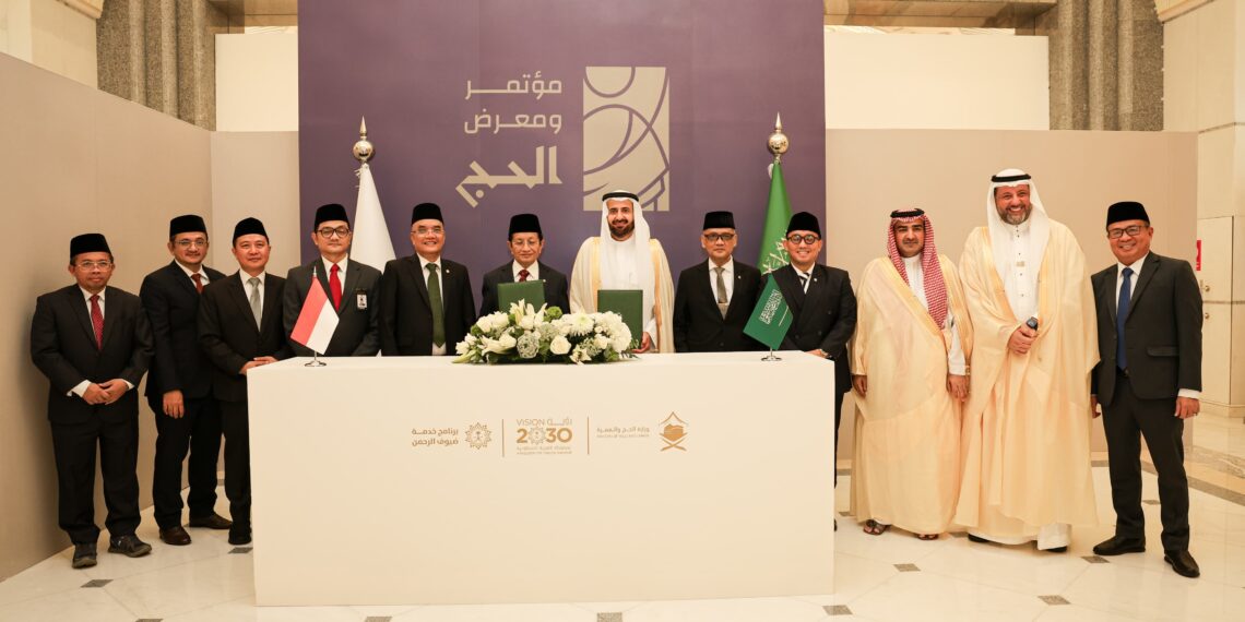 Pemerintah Republik Indonesia bersama Pemerintah Kerajaan Arab Saudi telah menandatangani kesepakatan penting terkait penyelenggaraan haji untuk musim haji 1446 H / 2025 M. Penandatanganan Memorandum of Understanding (MoU) ini dilakukan oleh Menteri Agama Indonesia, Nasaruddin Umar, dan Menteri Haji dan Umrah Arab Saudi, Tawfiq F. Al-Rabiah, di Jeddah, pada Minggu (12/1/2025).