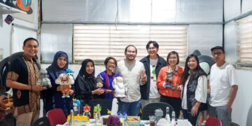 Wakil Menteri Ekonomi Kreatif/Wakil Kepala Badan Ekonomi Kreatif (Wamenekraf/Wakabekraf), Irene Umar, melakukan kunjungan ke Warehouse Museum of Toys di Jakarta Barat pada Selasa (21/1/2025). Kunjungan tersebut juga sekaligus memberikan apresiasi terhadap proses kreatif yang ada di museum yang menjadi tempat favorit para kolektor mainan ini.