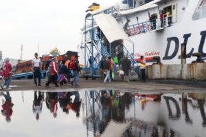 Aktivitas angkutan penumpang di Pelabuhan Tanjung Emas, Semarang. (Dok. Istimewa)