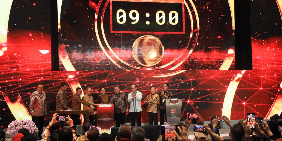 Pembukaan pasar modal di Bursa Efek Indonesia Kamis 2 Januari 2024.(Foto: OJK)