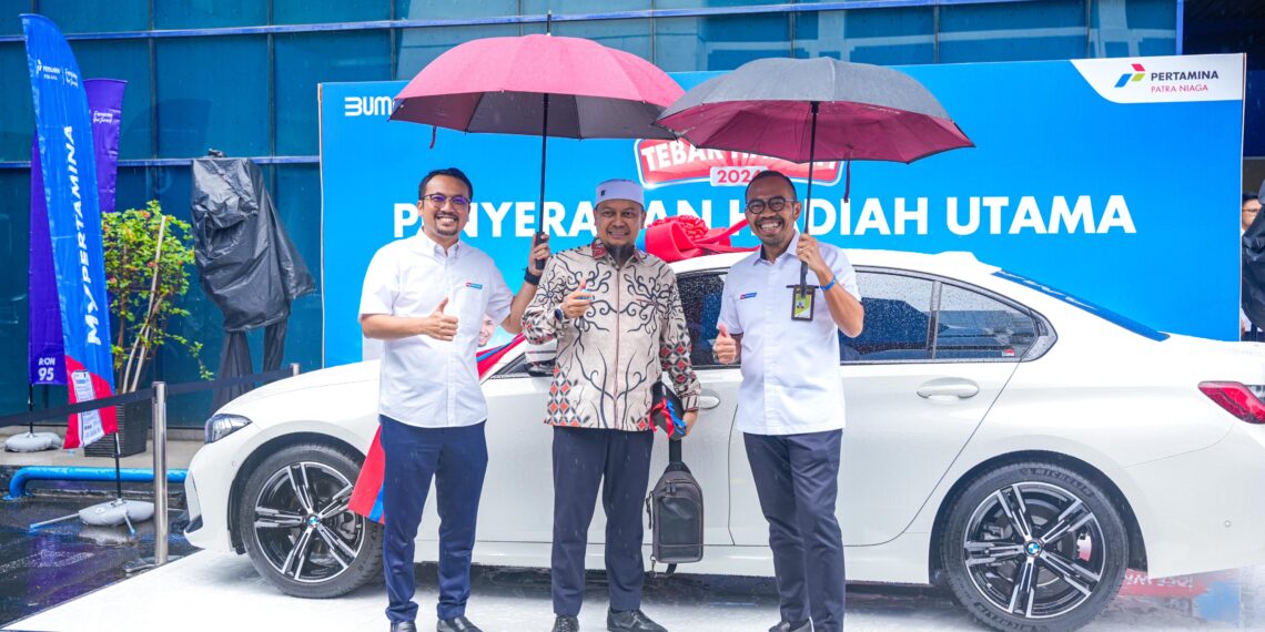 Penyerahan hadiah utama program MyPertamina. (Dok. Istimewa)