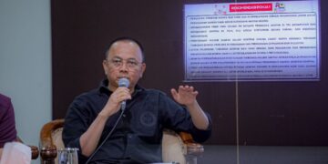 Pj Wali Kota Bandung A Koswara. Pasar Induk Caringin, sebagai pasar swasta yang dikelola oleh BP3C, seharusnya memenuhi kewajiban pengelolaan sampah secara mandiri. Hal ini sesuai dengan Undang-Undang No. 18 Tahun 2008 tentang Pengelolaan Sampah, Peraturan Pemerintah No. 81 Tahun 2012, serta Peraturan Daerah Kota Bandung No. 9 Tahun 2018.