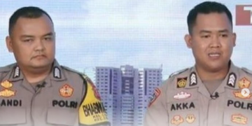 Dua anggota Polres Sukabumi, Jawa Barat, Brigadir Akka Mahpudin dan Bripka Sandi Praja, menunjukkan dedikasi luar biasa dengan mendirikan sekolah menengah kejuruan (SMK) gratis bagi anak-anak yatim piatu dan keluarga kurang mampu. Brigadir Akka mendirikan SMK Bhayangkara di Cisolok, sementara Bripka Sandi membangun SMK Tunas Bhayangkara di Cidahu.