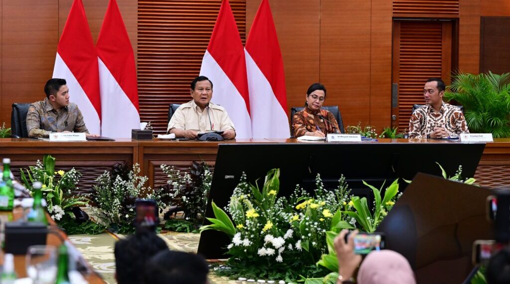 Presiden Prabowo Subianto menghadiri kegiatan penutupan Kas APBN Tahun 2024 hadir di Kantor KemenKeu, Jakarta, Selasa (31/12/2024). PPN 12 Persen hanya untuk barang dan jasa mewah. (Foto: BPMI Setpres/ Muchlis Jr)