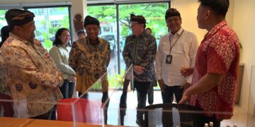 Kementerian Perindustrian (Kemenperin) berkomitmen untuk terus mendorong hilirisasi produk minyak atsiri agar dapat memberikan kontribusi signifikan terhadap perekonomian nasional. Salah satu langkah strategis yang dilakukan adalah pembangunan Pusat Flavor dan Fragrance (PFF) di Denpasar, Bali.