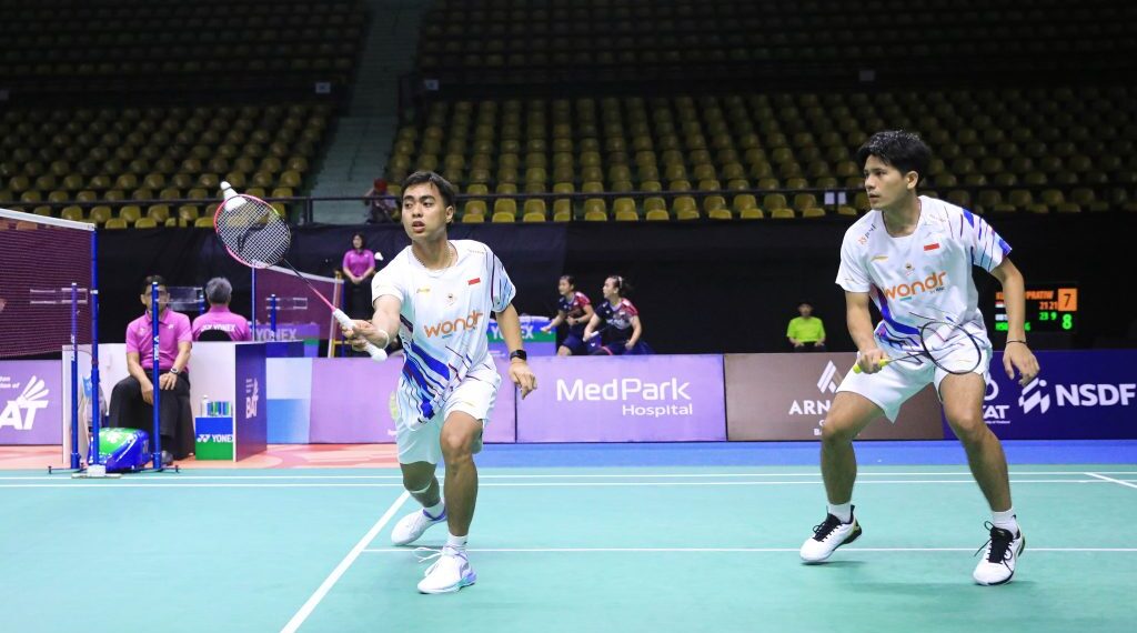 Pasangan ganda putra Indonesia, Rahmat Hidayat dan Yeremia Erich Yoche Yacob Rambitan, berhasil melaju ke babak kedua Thailand Masters 2025.