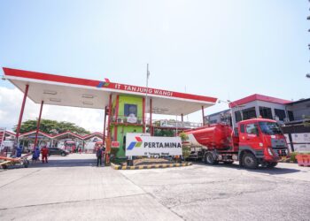 Caption: Penyaluran B40 ini diharapkan dapat mengurangi ketergantungan Indonesia terhadap bahan bakar fosil serta mendukung upaya pemerintah dalam mengurangi emisi karbon. (Dok. Istimewa)