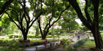 Taman Kota Bandung banyak yang rusak akibat permainan berburu koin dari aplikasi Jagat.(Foto: Humas Pemkot Bandung)