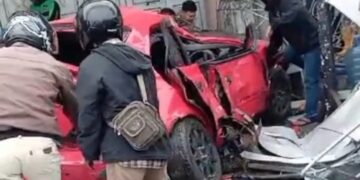 Kondisi mobil sedan merah dikemudikan mahasiswa Unpad.(Foto:Istimewa).