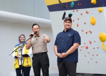 Menteri Pemuda dan Olahraga Republik Indonesia (Menpora RI) Dito Ariotedjo mendampingi Menko Infrastruktur dan Pembangunan Kewilayahan Agus Harimurti Yudhoyono (AHY) hari Kamis (13/2) siang meninjau Cibubur Youth Elite Sport Center (CYESC) di Cibubur, Jakarta Timur.(foto:herry/kemenpora.go.id)