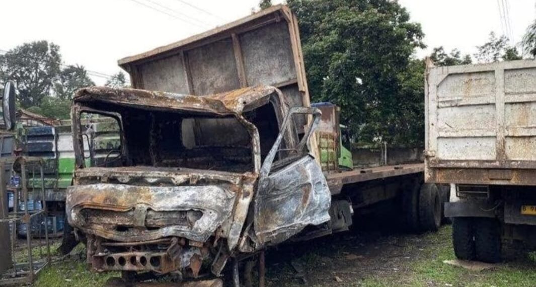 Bangkai truk tronton, pemicu tabrakan beruntun di Gerbang Tol Ciawi 2, Bogor.(Foto:Istimewa).