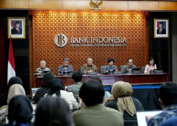 Rapat Dewan Gubernur (RDG) Bank Indonesia yang berlangsung pada 18-19 Februari 2025 memutuskan untuk mempertahankan BI-Rate di level 5,75%, suku bunga Deposit Facility sebesar 5,00%, dan suku bunga Lending Facility sebesar 6,50%.