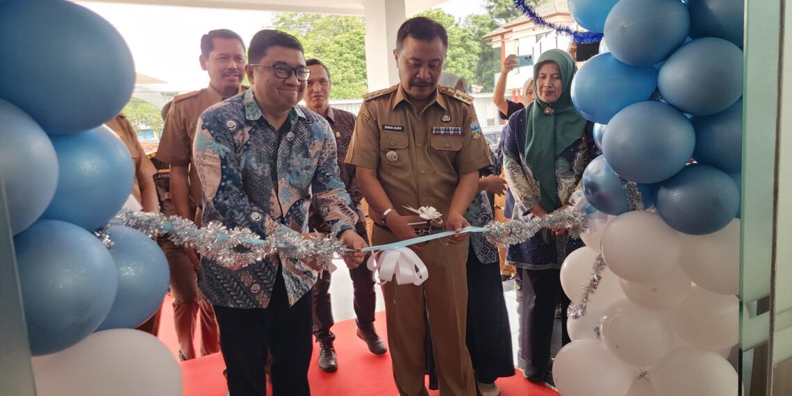 Penjabat (Pj) Bupati Garut, Barnas Adjidin, meresmikan Gedung Dinas Pendidikan (Disdik) Kabupaten Garut yang terletak di Jalan Pembangunan, Kecamatan Tarogong Kidul, Senin (3/2/2025).