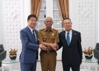 Sekretaris Daerah (Sekda) Kabupaten Garut, Nurdin Yana, menerima kunjungan kerja Walikota Sue Machi, Shuichi Hiramatsu, beserta jajaran di Ruang Pamengkang, Kecamatan Garut Kota, Kabupaten Garut, Senin (24/2/2025).