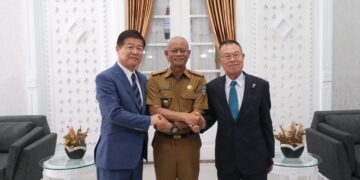 Sekretaris Daerah (Sekda) Kabupaten Garut, Nurdin Yana, menerima kunjungan kerja Walikota Sue Machi, Shuichi Hiramatsu, beserta jajaran di Ruang Pamengkang, Kecamatan Garut Kota, Kabupaten Garut, Senin (24/2/2025).