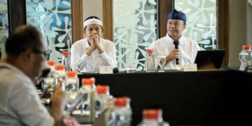 Gubernur Jabar terpilih Dedi Mulyadi (kanan) dan Sekda Jabar Herman Suryatman. (Foto: Humas Pemprov Jabar)