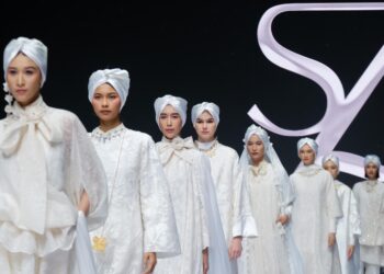 Busana muslim. Indonesia Fashion Aesthetic (IFA) 2025 di Jakarta resmi dibuka Wakil Menteri Ekonomi Kreatif/Wakil Kepala Badan Ekonomi Kreatif (Wamenekraf/Wakabekraf), Irene Umar Senin 10 Februari 2025.