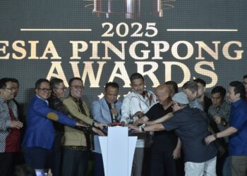 Mewakili Menpora Dito Ariotedjo, Direktur Lembaga Pengelola Dana dan Usaha Keolahragaan Kemenpora, Ferry Kono mengapresiasi Indonesia Pingpong League (IPL) Awards 2025 di Balai Sudirman, Jakarta, Jumat (21/2). (foto:bagus/kemenpora.go.id)