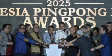 Mewakili Menpora Dito Ariotedjo, Direktur Lembaga Pengelola Dana dan Usaha Keolahragaan Kemenpora, Ferry Kono mengapresiasi Indonesia Pingpong League (IPL) Awards 2025 di Balai Sudirman, Jakarta, Jumat (21/2). (foto:bagus/kemenpora.go.id)