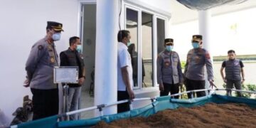 Kapolda Jawa Barat, Irjen Pol. Akhmad Wiyagus, di lokasi pabrik narkotika di Kawasan Sentul, Bogor, yang dibongkar Tim Gabungan Ditresnarkoba Polda Jawa Barat dan Polres Bogor.(Foto:Istimewa).