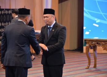 Menteri Perhubungan (Menhub) Dudy Purwagandhi melantik Marsekal Muda TNI Mohammad Syafii sebagai Kepala Badan Nasional Pencarian dan Pertolongan (Basarnas) yang baru di Kantor Kementerian Perhubungan, Jakarta, pada Jumat (21 Februari 2025). Marsekal Muda TNI Mohammad Syafii menggantikan Marsekal Madya TNI Kusworo yang kini telah memasuki usia pensiun.