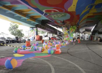 Warga Kota Bandung menyambut positif perubahan wajah kolong Jembatan Pasupati yang kini lebih tertata rapi dan berfungsi sebagai ruang publik kreatif.