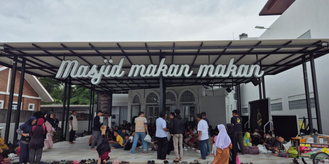 Masjid makan-makan