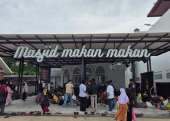 Masjid makan-makan