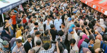 Masyarakat Kabupaten Karawang menyambut Aep Syaepuloh dan Maslani yang telah resmi dilantik sebagai Bupati dan Wakil Bupati Karawang