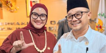 Anggota Komite III Dewan Perwakilan Daerah (DPD) Republik Indonesia (RI) Daerah Pemilihan Jawa Barat (Jabar) Agita Nurfianti dan Menteri Pendidikan Dasar dan Menengah (Mendikdasmen) Prof. Dr. Abdul Mu'ti, M.Ed.