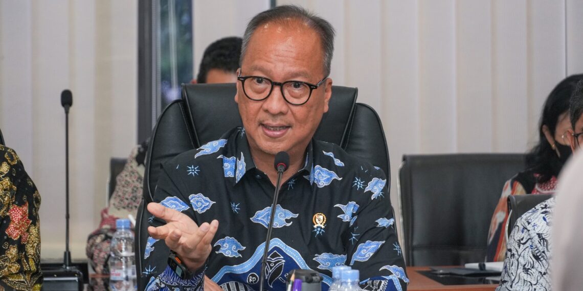 Menteri Perindustrian Agus Gumiwang Kartasasmita