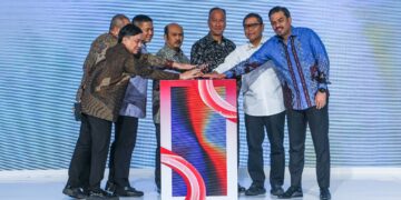 Menteri Perindustrian Agus Gumiwang Kartasasmita membuka Indonesia International Motor Show (IIMS) 2025 di Jakarta, Kamis (13/2).