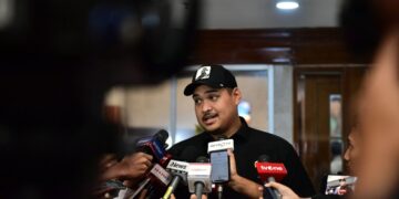 Kementerian Pemuda dan Olahraga (Kemenpora) RI siap mengikuti arahan Presiden RI Prabowo Subianto perihal efisiensi anggaran di kementerian dan lembaga pemerintah. Sebagaimana disampaikan Menpora Dito Ariotedjo kepada awak media seusai rapat kerja dengan Komisi X DPR RI di Gedung Nusantara I, Senin (3/2), sore.(foto:andre/kemenpora.go.id)