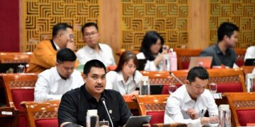 Menteri Pemuda dan Olahraga (Menpora) RI Dito Ariotedjo melakukan rapat kerja (raker) dengan komisi-komisi di DPR RI membahas pemberian pertimbangan kewarganegaraan RI kepada tiga atlet sepak bola diaspora asal Belanda, Senin (3/2) siang.(foto:Andre/kemenpora.go.id)