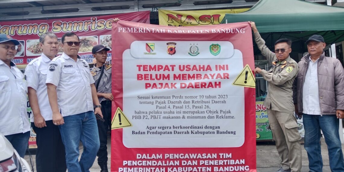 Pengusaha nakan tak taat bayar pajak ditempeli spanduk peringatan