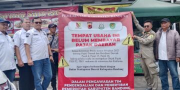 Pengusaha nakan tak taat bayar pajak ditempeli spanduk peringatan