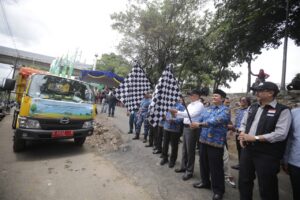 Pelepasan simbolis pengiriman Refuse Derived Fuel (RDF) ke PT. Indocement Tunggal Prakasa.
