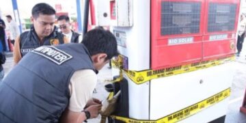 SPBU berbuat curang di Baros, Sukabumi, disegel Tim Dittipidter Bareskrim Polri.(Foto:Istimewa).
