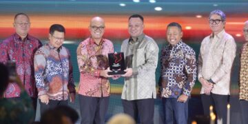 Mewakili Menteri Pemuda dan Olahraga Republik Indonesia (Menpora RI), Direktur Utama LPDUK (Lembaga Pengelola Dana dan Usaha Keolahragaan) Kemenpora Ferry Kono, menghadiri Appreciation Night Pertamina Grand Prix of Indonesia 2024 di Glass House, Hutan Kota By Plataran, Jakarta, Jumat (7/2) malam.(foto:bagus/kemenpora.go.id)