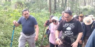 Pj. Bupati Sumedang Yudia Ramli Pimpin Pendakian Gunung Tampomas untuk Lestarikan Alam dan Kembangkan Wisata