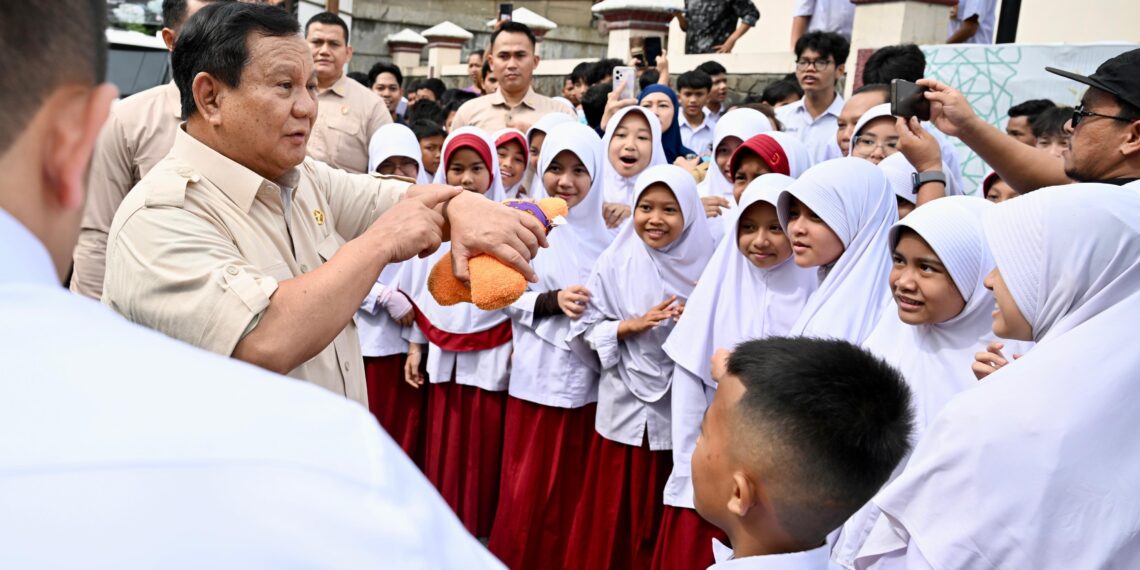 Pada Senin, 10 Februari 2025, Presiden Prabowo Subianto melakukan kunjungan ke SDN Kedung Jaya 1 Bogor, Kota Bogor, Provinsi Jawa Barat, untuk memantau langsung pelaksanaan program Makan Bergizi Gratis (MBG).