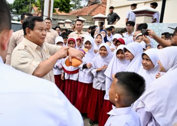 Pada Senin, 10 Februari 2025, Presiden Prabowo Subianto melakukan kunjungan ke SDN Kedung Jaya 1 Bogor, Kota Bogor, Provinsi Jawa Barat, untuk memantau langsung pelaksanaan program Makan Bergizi Gratis (MBG).