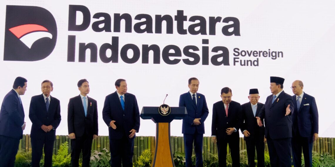 Presiden Prabowo Subianto resmi meluncurkan Badan Pengelola Investasi Daya Anagata Nusantara (Danantara) di Halaman Istana Kepresidenan Jakarta pada Senin, 24 Februari 2025.