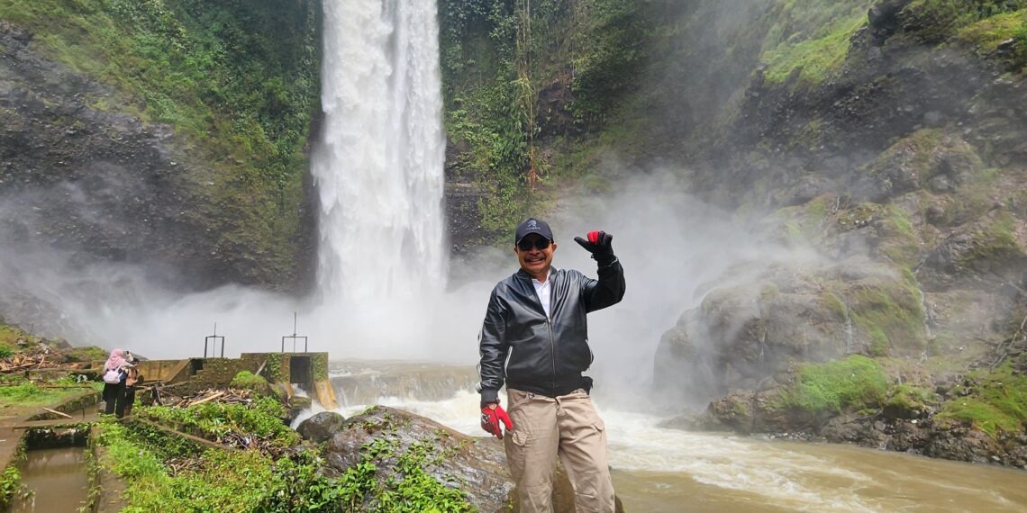 Curug Sanghyang Taraje akan didorong terus dari sisi pembangunan dan promosi pariwisatanya, ungkap PJ Bupati Garut Barnas Adjidin yang melakukan kunjungan ke destinasi wisata yang terletak di Kecamatan Pamulihan Rabu 29 Januari 2025.