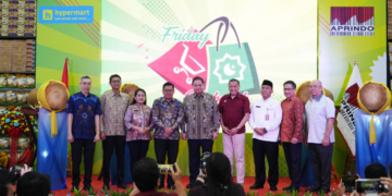 Dalam rangka menyambut bulan Ramadan, Pemerintah bersama pelaku usaha menggelar program belanja nasional bertajuk "Friday Mubarak" yang bertujuan untuk mendorong konsumsi masyarakat di dalam negeri. Program ini diluncurkan pada Jumat (28 Februari 2025) di Jakarta oleh Menteri Koordinator Bidang Perekonomian Airlangga Hartarto.
