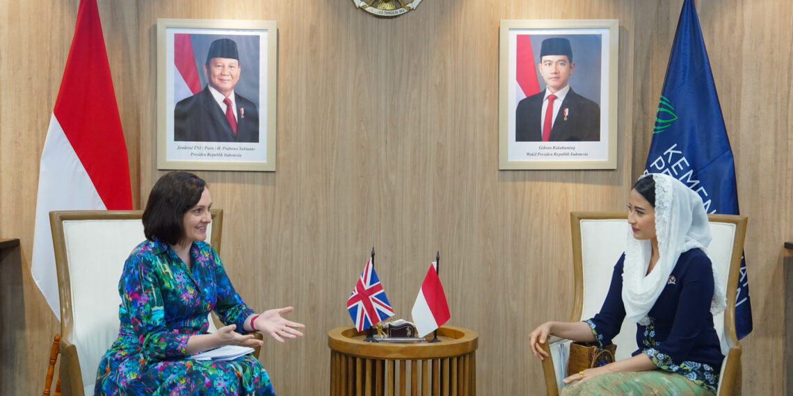 Wakil Menteri Perdagangan RI, Dyah Roro Esti menerima kunjungan Wakil Komisaris Perdagangan Britania Raya untuk Asia Tenggara, Rhiannon Harries di Kantor Kementerian Perdagangan, Jakarta, Rabu (12 Feb).
