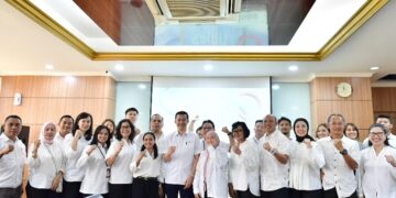 Wakil Menteri Pemuda dan Olahraga (Wamenpora) RI Taufik Hidayat menghadiri rapat Indonesia Olympians Association (IOA) di ruang rapat lantai 3 Graha Kemenpora, Jalan Gerbang Pemuda Nomor 3, Senayan, Kamis (27/2) siang.(foto:andre/kemenpora.go.id)