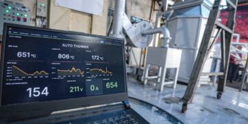 Pemerintah Kota (Pemkot) Bandung terus berinovasi mencari solusi efektif dalam pengelolaan sampah. Salah satu langkah terbaru adalah penjajakan penggunaan teknologi AutoThermiX, sebuah sistem pemusnahan sampah berbasis thermal yang ramah lingkungan tanpa memerlukan bahan bakar tambahan.