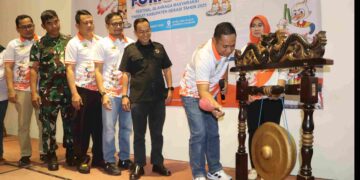 LAUNCHING MASKOT FORKAB : Wakil Bupati Bekasi Asep Surya Atmaja menghadiri sekaligus melaunching Maskot Festival Olahraga Rekreasi Masyarakat Kabupaten (Forkab) III Bekasi di Hotel Java Palace Jababeka Cikarang Utara, Sabtu (15/03/2025). Foto : Jaja Jaelani/Newsroom Diskominfosantik.