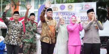 Bupati Bogor, Rudy Susmanto, bersama Forkopimda memastikan bahwa kawasan Puncak akan aman dan nyaman bagi wisatawan yang berencana berlibur ke sana. Hal ini disampaikan Rudy usai melepas peserta mudik gratis tahun 2025 di halaman parkir Stadion Pakansari, Kabupaten Bogor, pada Jumat (28/3/2025).